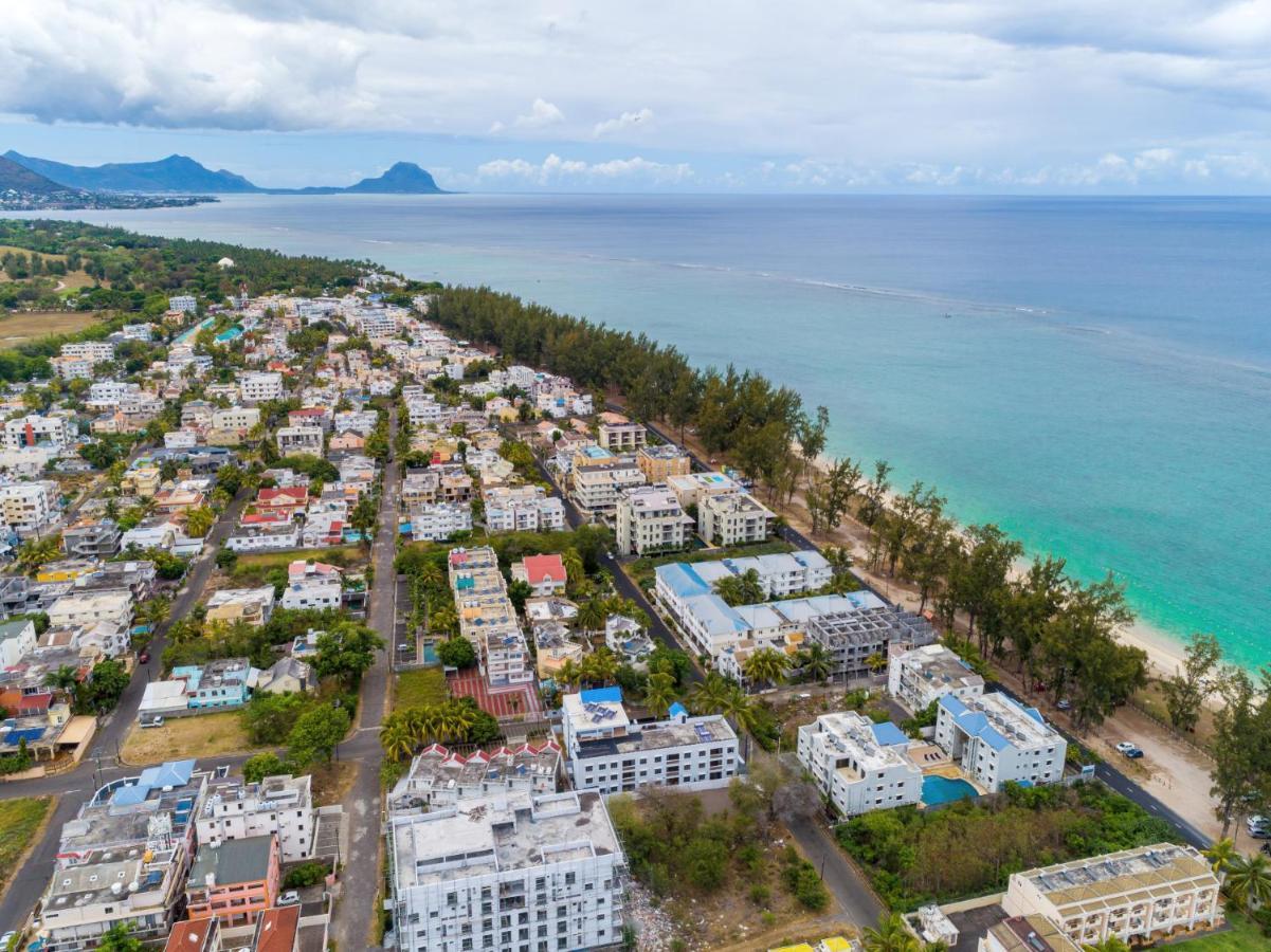 Les Cerisiers Beach Residence, Cosy And Modern 3 Bedroom Apartment Located 50 Metres From The Beach And From All Amenities And Restaurants On The Coastal Road Flic-en-Flacq Buitenkant foto