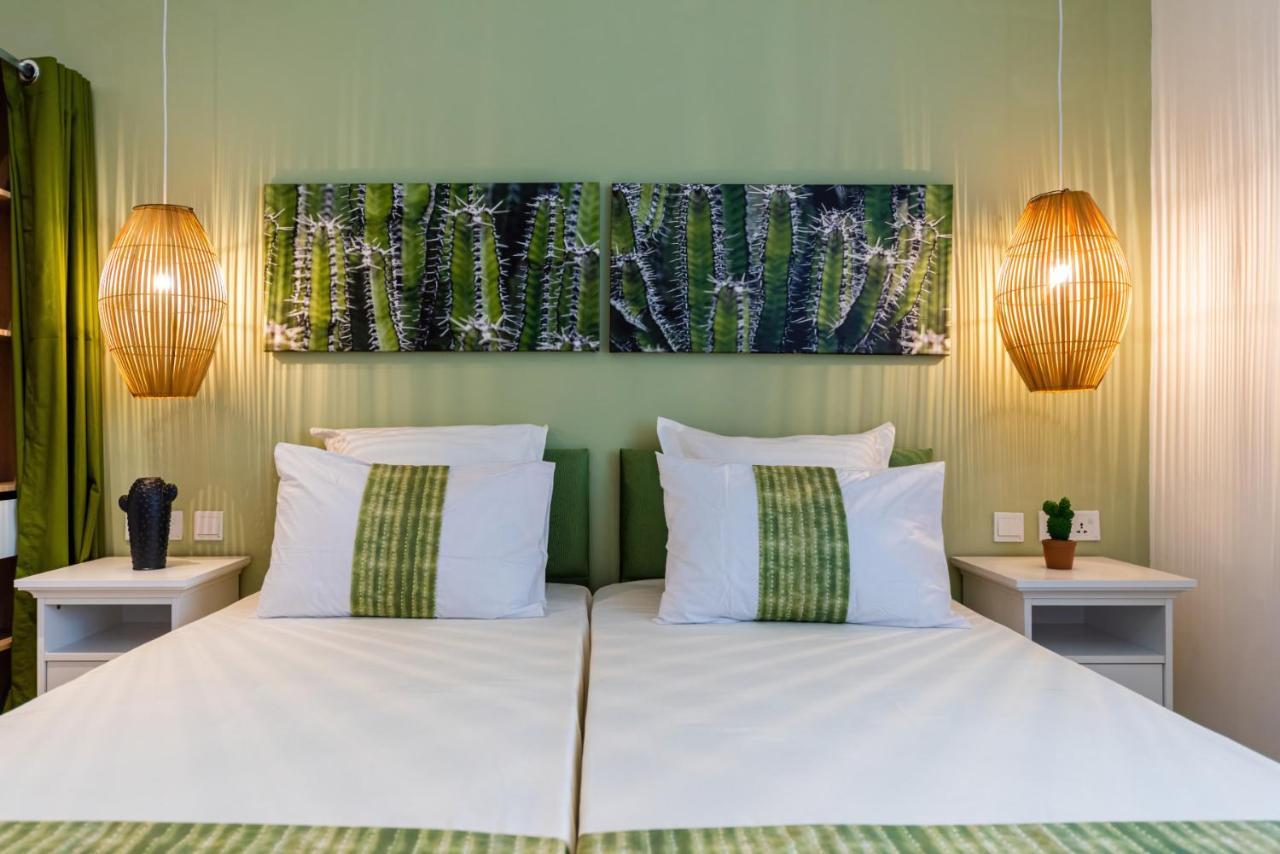 Les Cerisiers Beach Residence, Cosy And Modern 3 Bedroom Apartment Located 50 Metres From The Beach And From All Amenities And Restaurants On The Coastal Road Flic-en-Flacq Buitenkant foto