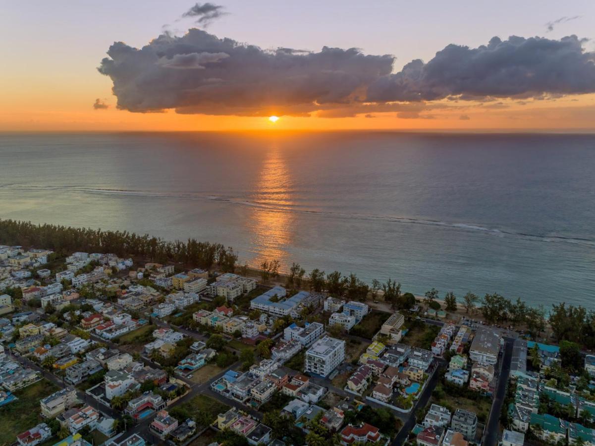 Les Cerisiers Beach Residence, Cosy And Modern 3 Bedroom Apartment Located 50 Metres From The Beach And From All Amenities And Restaurants On The Coastal Road Flic-en-Flacq Buitenkant foto